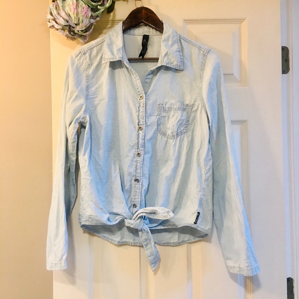 SEVEN7 Chambray Tie-Waist Button Down Medium (M)